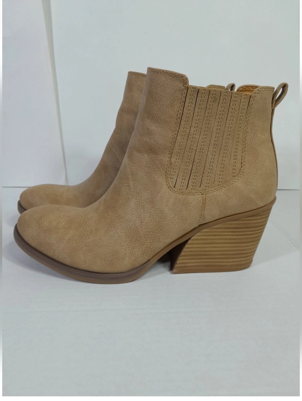 Korks Women 9.5  Hadley Chelsea Booties boot  Brown Tan